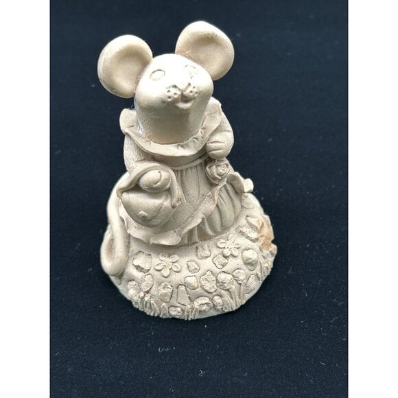 Vintage Light Brown, Groom Bride Mouse in Her Dress, Holding a Bag Purse, MC '9 - Picture 12 of 16